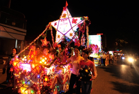 Lung linh lễ hội đường phố ở H&agrave; Giang